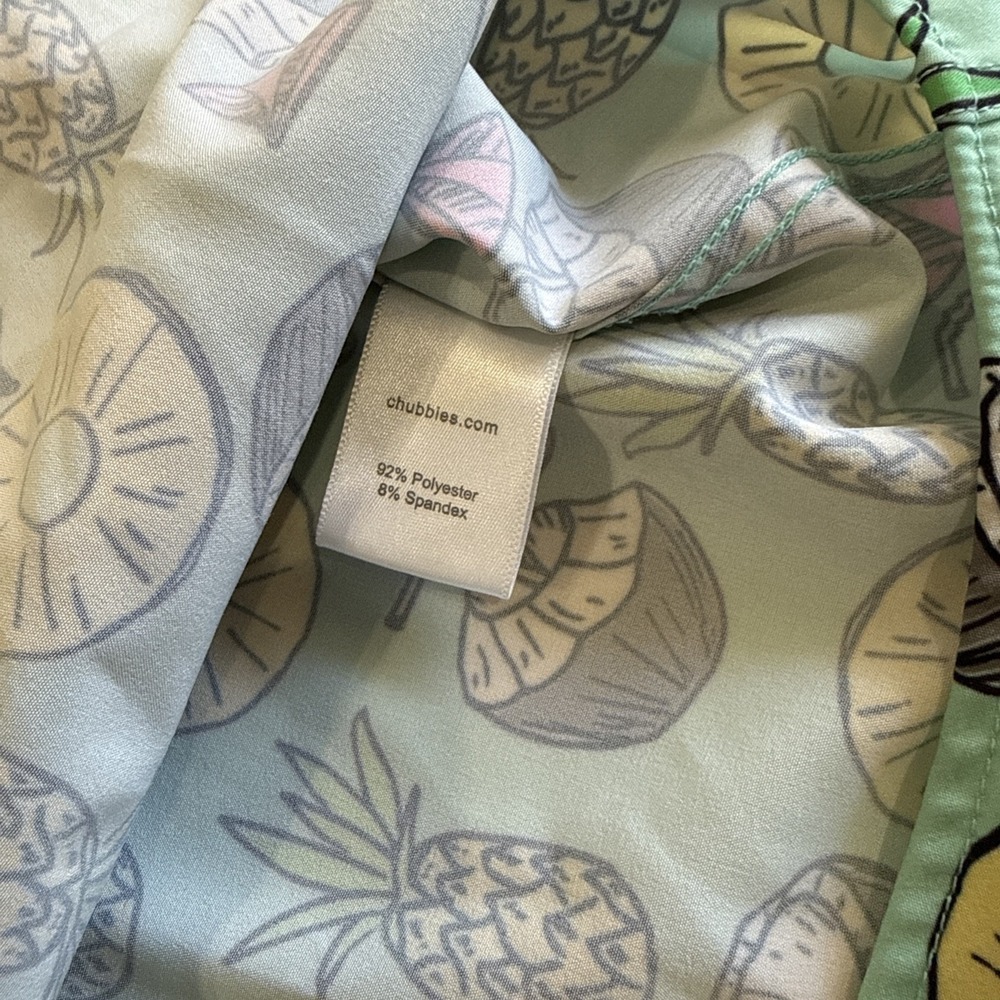 Chubbies Button Down Shirt Mens Large Excellent Pineapple/Coconut Tropical Print - Picture 5 of 11